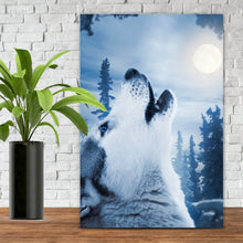 Lade das Bild in den Galerie-Viewer, Poster Wolf der zum Mond heult Hochformat
