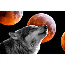 Lade das Bild in den Galerie-Viewer, Aluminiumbild gebürstet Wolf mit Blutmond Querformat