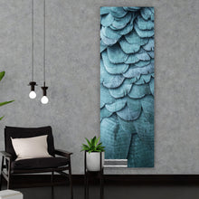 Lade das Bild in den Galerie-Viewer, Poster Blaue Federn Papagei Panorama Hoch