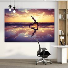 Lade das Bild in den Galerie-Viewer, Leinwandbild Yoga am Strand bei Sonnenuntergang Querformat
