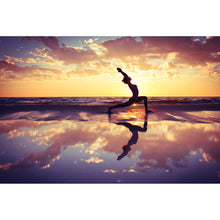 Lade das Bild in den Galerie-Viewer, Leinwandbild Yoga am Strand bei Sonnenuntergang Querformat