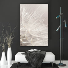 Lade das Bild in den Galerie-Viewer, Aluminiumbild Zarte Pusteblume mit Rauhreif in Pastelltönen Hochformat