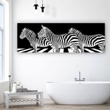 Lade das Bild in den Galerie-Viewer, Leinwandbild Zebras auf Zebrastreifen Panorama