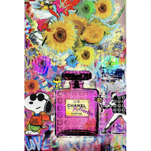 Lade das Bild in den Galerie-Viewer, Leinwandbild Abstrakte Collage mit Parfumflasche Hochformat
