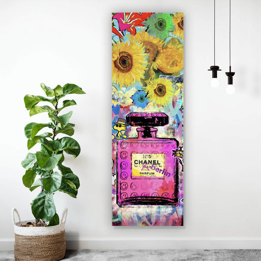 Poster Abstrakte Collage mit Parfumflasche Panorama Hoch