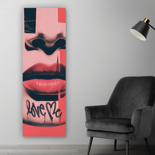 Poster Abstrakte Kunst mit Lippen und Schriftzug Panorama Hoch