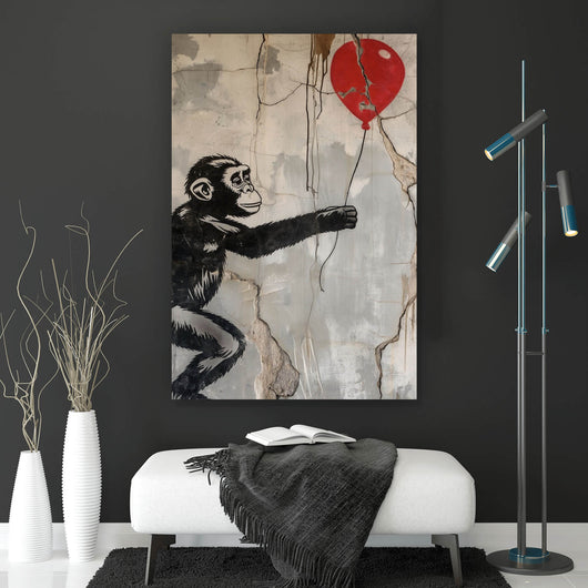 Poster Affe hält roten Ballon Street Art Hochformat