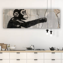 Lade das Bild in den Galerie-Viewer, Aluminiumbild gebürstet Affe hält roten Ballon Street Art Panorama
