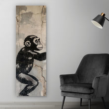 Lade das Bild in den Galerie-Viewer, Poster Affe hält roten Ballon Street Art Panorama Hoch
