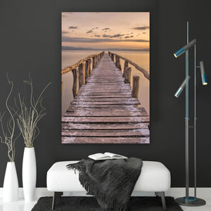 Poster Anlegestelle nach Sonnenuntergang Hochformat