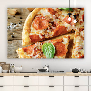 Poster Appetitliche Pizza auf Holz Querformat