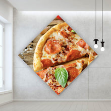 Lade das Bild in den Galerie-Viewer, Poster Appetitliche Pizza auf Holz Raute
