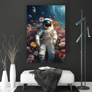 Aluminiumbild gebürstet Astronaut in einem Blumenmeer Hochformat