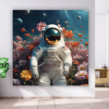 Lade das Bild in den Galerie-Viewer, Aluminiumbild gebürstet Astronaut in einem Blumenmeer Quadrat
