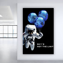 Lade das Bild in den Galerie-Viewer, Aluminiumbild Astronaut mit Erdballons im All Hochformat
