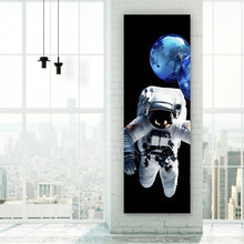 Lade das Bild in den Galerie-Viewer, Leinwandbild Astronaut mit Erdballons im All Panorama Hoch
