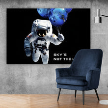 Lade das Bild in den Galerie-Viewer, Aluminiumbild Astronaut mit Erdballons im All Querformat
