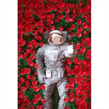 Lade das Bild in den Galerie-Viewer, Aluminiumbild Astronaut zwischen Rosen Hochformat
