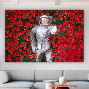 Spannrahmenbild Astronaut zwischen Rosen Querformat