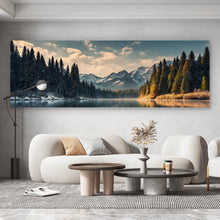 Lade das Bild in den Galerie-Viewer, Leinwandbild Atemberaubende Landschaft mit Bergen und See Panorama
