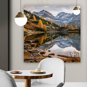 Leinwandbild Atemberaubende Landschaft mit Bergen und See Quadrat