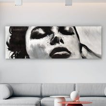 Lade das Bild in den Galerie-Viewer, Aluminiumbild Ausdrucksstarkes Porträt einer Frau in Schwarz Weiß Panorama

