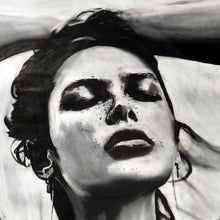 Lade das Bild in den Galerie-Viewer, Acrylglasbild Ausdrucksstarkes Porträt einer Frau in Schwarz Weiß Quadrat
