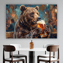 Lade das Bild in den Galerie-Viewer, Leinwandbild Bär genießt Bier in rustikalem Ambiente Querformat
