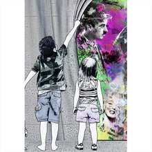Lade das Bild in den Galerie-Viewer, Poster Banksy Graffitikunst hinter Vorhang Hochformat
