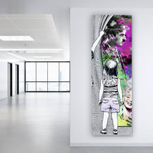 Lade das Bild in den Galerie-Viewer, Aluminiumbild Banksy Graffitikunst hinter Vorhang Panorama Hoch
