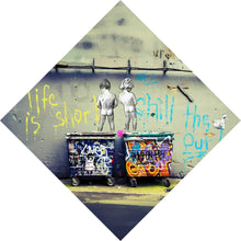 Lade das Bild in den Galerie-Viewer, Acrylglasbild Banksy - Life is short Raute
