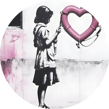 Lade das Bild in den Galerie-Viewer, Aluminiumbild Banksy - Mädchen mit Rettungsring Kreis
