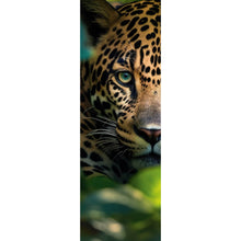 Lade das Bild in den Galerie-Viewer, Leinwandbild Beeindruckendes Leoparden Porträt im Dschungel Panorama Hoch
