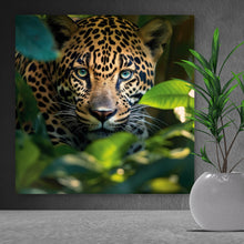 Lade das Bild in den Galerie-Viewer, Aluminiumbild Beeindruckendes Leoparden Porträt im Dschungel Quadrat

