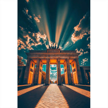 Lade das Bild in den Galerie-Viewer, Aluminiumbild gebürstet Beeindruckendes Wahrzeichen im Sonnenlicht Hochformat
