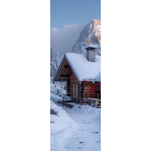 Lade das Bild in den Galerie-Viewer, Spannrahmenbild Berghütte in verschneiter Alpenlandschaft bei Sonnenaufgang Panorama Hoch

