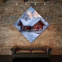 Lade das Bild in den Galerie-Viewer, Aluminiumbild Berghütte in verschneiter Alpenlandschaft bei Sonnenaufgang Raute
