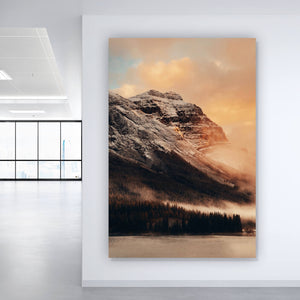 Aluminiumbild Berglandschaft bei Sonnenaufgang Hochformat