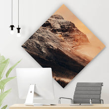 Lade das Bild in den Galerie-Viewer, Aluminiumbild Berglandschaft bei Sonnenaufgang Raute
