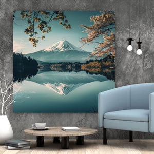 Leinwandbild Berglandschaft mit ruhigem See Quadrat