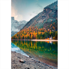 Lade das Bild in den Galerie-Viewer, Aluminiumbild gebürstet Berglandschaft mit Spiegelung im See Hochformat
