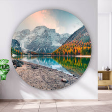Lade das Bild in den Galerie-Viewer, Aluminiumbild gebürstet Berglandschaft mit Spiegelung im See Kreis
