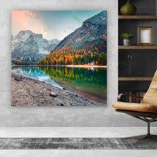 Lade das Bild in den Galerie-Viewer, Leinwandbild Berglandschaft mit Spiegelung im See Quadrat
