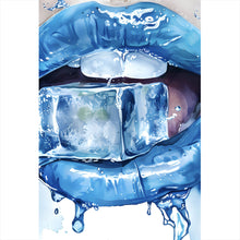 Lade das Bild in den Galerie-Viewer, Spannrahmenbild Blaue Lippen mit Eiswürfel Hochformat
