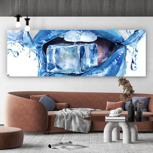 Leinwandbild Blaue Lippen mit Eiswürfel Panorama