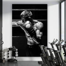 Lade das Bild in den Galerie-Viewer, Poster Boxer im Training Schwarz Weiß Hochformat
