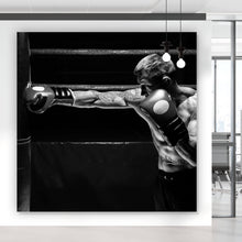 Lade das Bild in den Galerie-Viewer, Poster Boxer im Training Schwarz Weiß Quadrat
