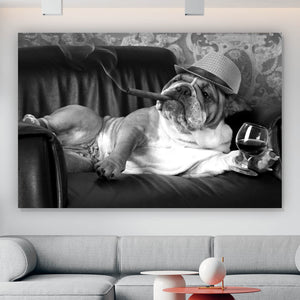 Poster Bulldogge auf Ledersessel mit Zigarre und Hut Querformat