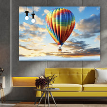 Lade das Bild in den Galerie-Viewer, Acrylglasbild Bunter Heißluftballon im Flug Querformat
