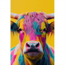 Lade das Bild in den Galerie-Viewer, Spannrahmenbild Buntes modernes Hochlandrind vor gelben Hintergrund Hochformat
